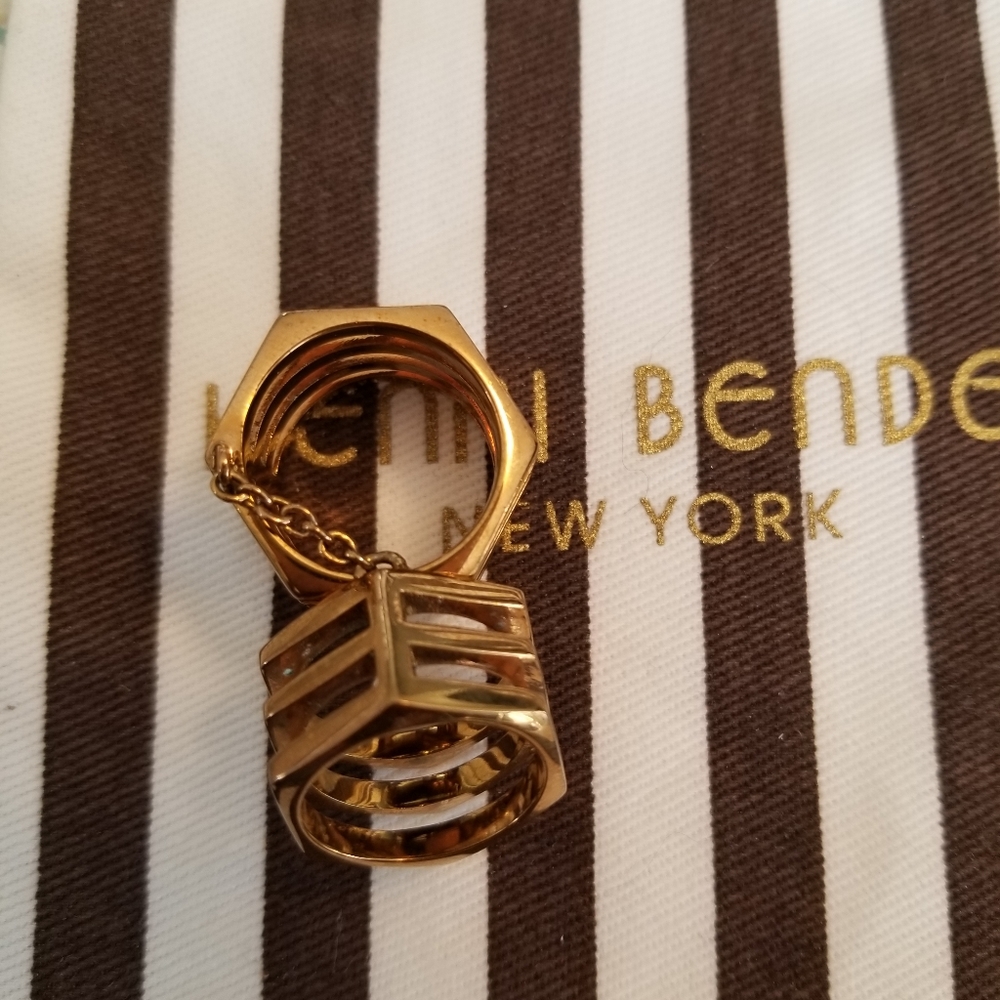 Henri bendel ring